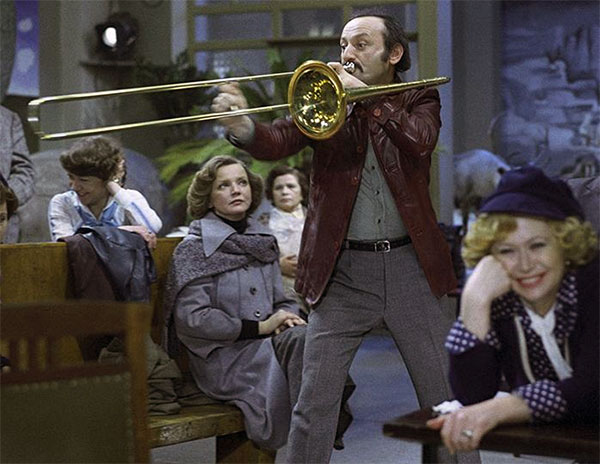 Кадр из фильма «Гараж»